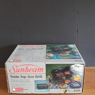 Sunbeam Tabletop Gas Grill Model 8205 New in the box