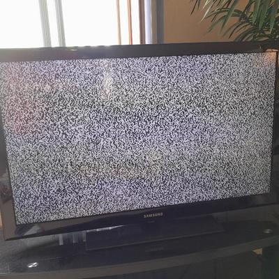 Working Samsung 40" LCD Television with Remote Control