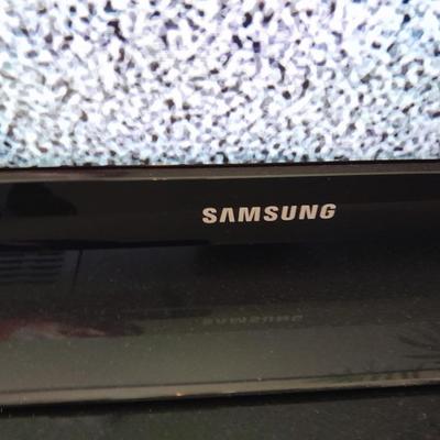 Working Samsung 40" LCD Television with Remote Control