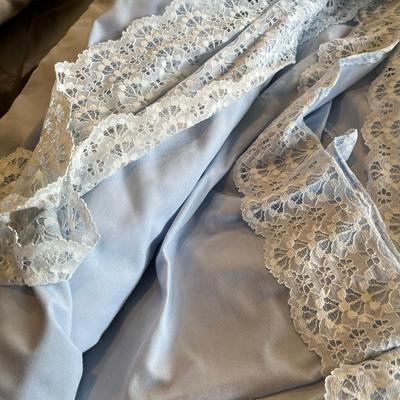 Table cloth & napkins