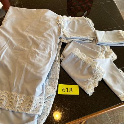 Table cloth & napkins