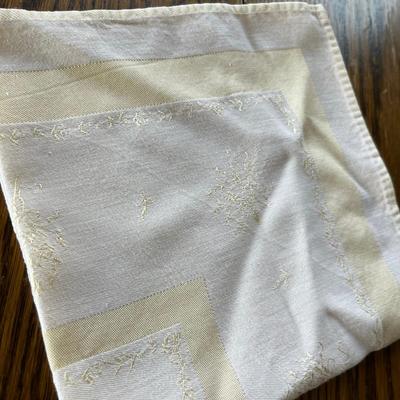 Table Cloth & napins