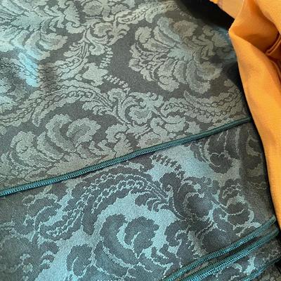 Lot of linens