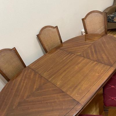 HERITAGE ~ Vtg Inlaid Table w/6 Cain Back Chairs ~ Includes 2 Leaves