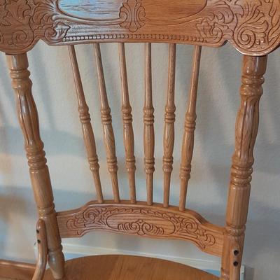 Beautiful Oak round claw footed pedestal Table with 4 chairs and a leaf