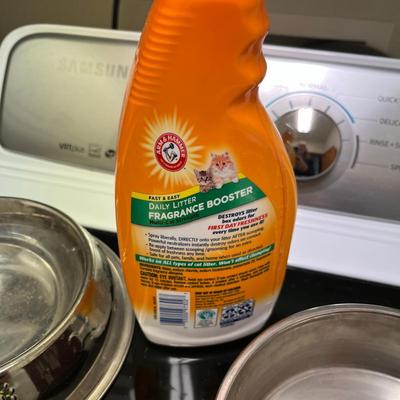 Cleaner & bowls.