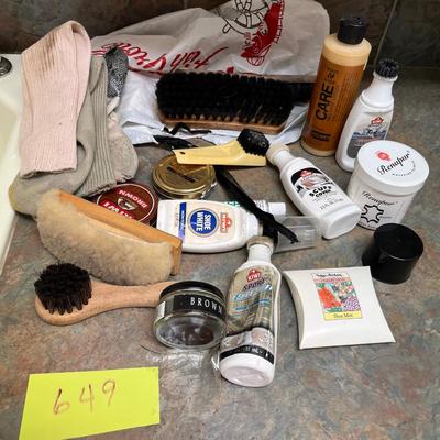 Lot of shoe shine items