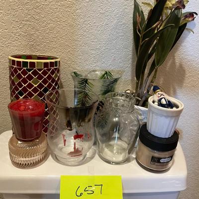 Lot of vases and pots.