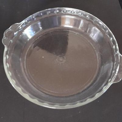 Hamilton Beach hand mixer with Mixing bowl, brownie pan, and glass pie dishes