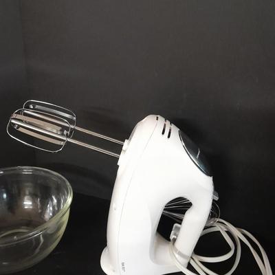 Hamilton Beach hand mixer with Mixing bowl, brownie pan, and glass pie dishes