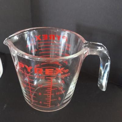 Hamilton Beach hand mixer with Mixing bowl, brownie pan, and glass pie dishes