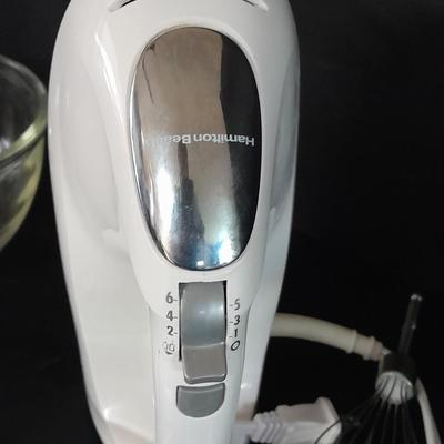 Hamilton Beach hand mixer with Mixing bowl, brownie pan, and glass pie dishes