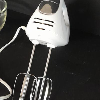Hamilton Beach hand mixer with Mixing bowl, brownie pan, and glass pie dishes