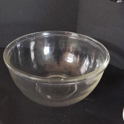 Hamilton Beach hand mixer with Mixing bowl, brownie pan, and glass pie dishes