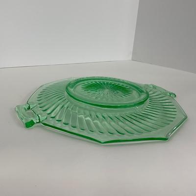 -149- URANIUM | Green Imperial Twisted Optic Cake Plate