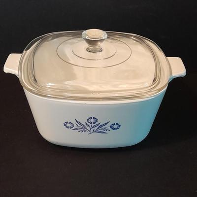 Two Corning ware casserole dishes with lids