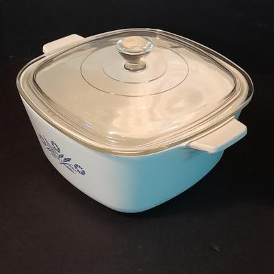Two Corning ware casserole dishes with lids