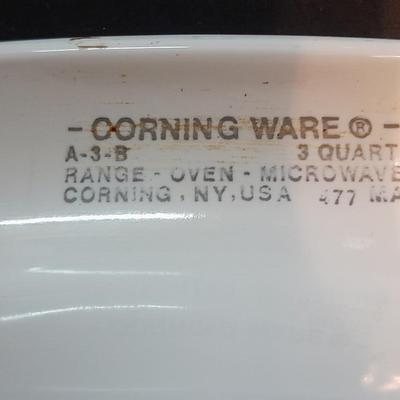 Two Corning ware casserole dishes with lids