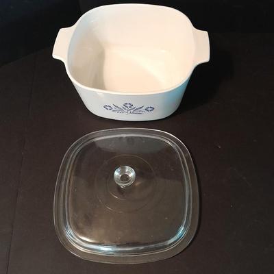 Two Corning ware casserole dishes with lids