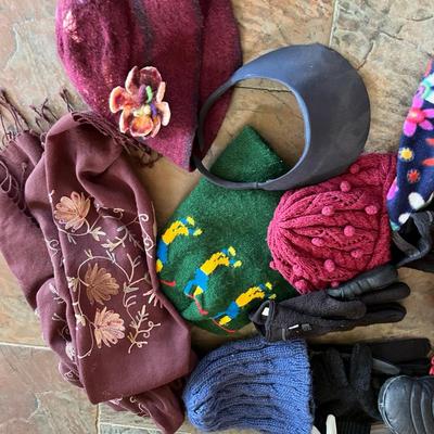 Lot of hats & gloves