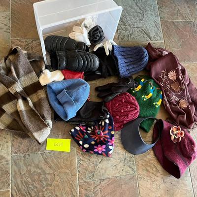 Lot of hats & gloves