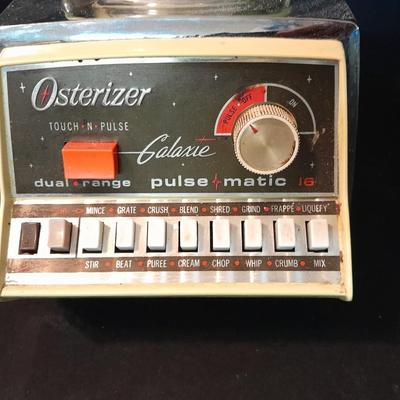 Osterizer Galaxie pulse Matic 16  blender with Green Tupperware containers with lids