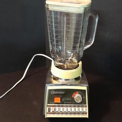 Osterizer Galaxie pulse Matic 16  blender with Green Tupperware containers with lids