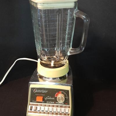 Osterizer Galaxie pulse Matic 16  blender with Green Tupperware containers with lids