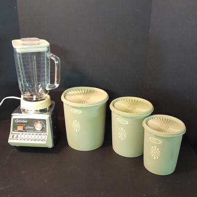 Osterizer Galaxie pulse Matic 16  blender with Green Tupperware containers with lids