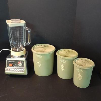 Osterizer Galaxie pulse Matic 16  blender with Green Tupperware containers with lids