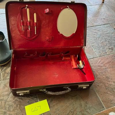 Travel toiletry case