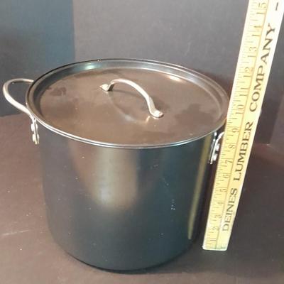 9.5" tall Stockpot with lid