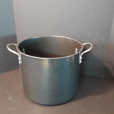 9.5" tall Stockpot with lid