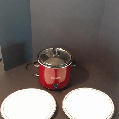 Three-piece Crock pot with two serving platters