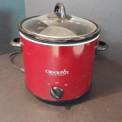 Three-piece Crock pot with two serving platters