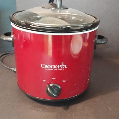 Three-piece Crock pot with two serving platters