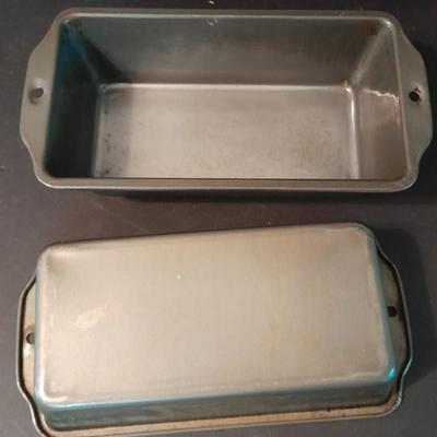 Time to bake some desserts! Baking pans of all kinds!