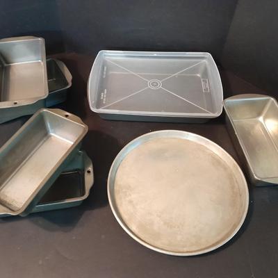 Time to bake some desserts! Baking pans of all kinds!