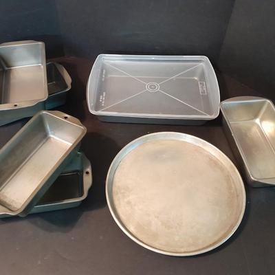 Time to bake some desserts! Baking pans of all kinds!
