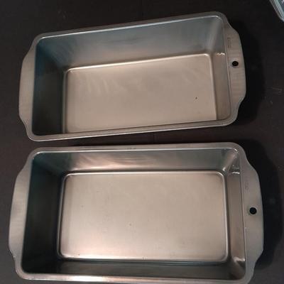 Time to bake some desserts! Baking pans of all kinds!
