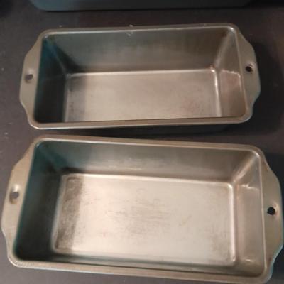 Time to bake some desserts! Baking pans of all kinds!
