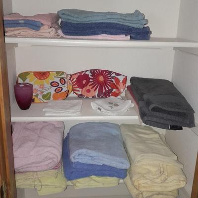 Mismatch bath towels, hand towels and washcloths, and two cosmetic bags
