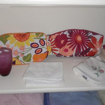 Mismatch bath towels, hand towels and washcloths, and two cosmetic bags