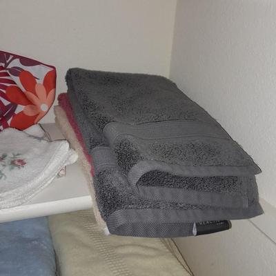 Mismatch bath towels, hand towels and washcloths, and two cosmetic bags