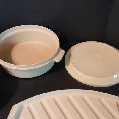 Eagle Microwave dishes and plastic storage container