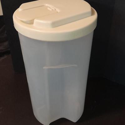 Eagle Microwave dishes and plastic storage container