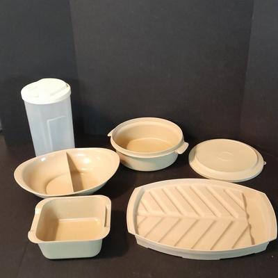 Eagle Microwave dishes and plastic storage container
