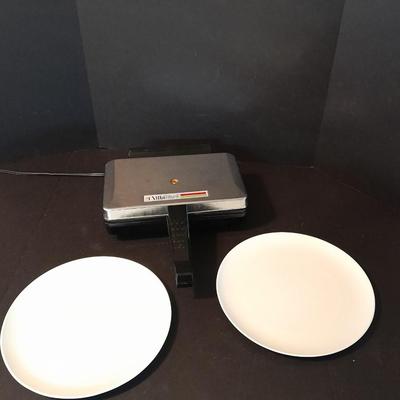 VlilaWare Waffle maker with 4 Centura by Corning plates
