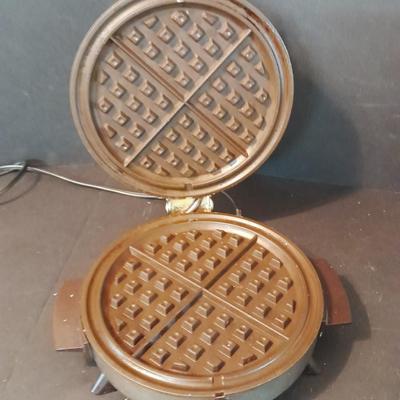 Toastmaster round waffle maker and Kitchen selectives two slice toaster
