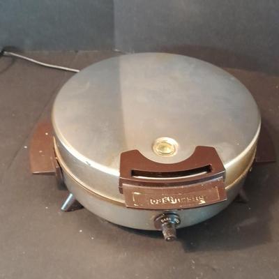 Toastmaster round waffle maker and Kitchen selectives two slice toaster